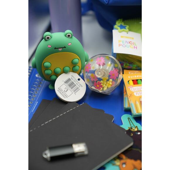 Back-to-School Splash Bundle - All in Motion + Shark Lunchbox Edition - Picture 12 of 15